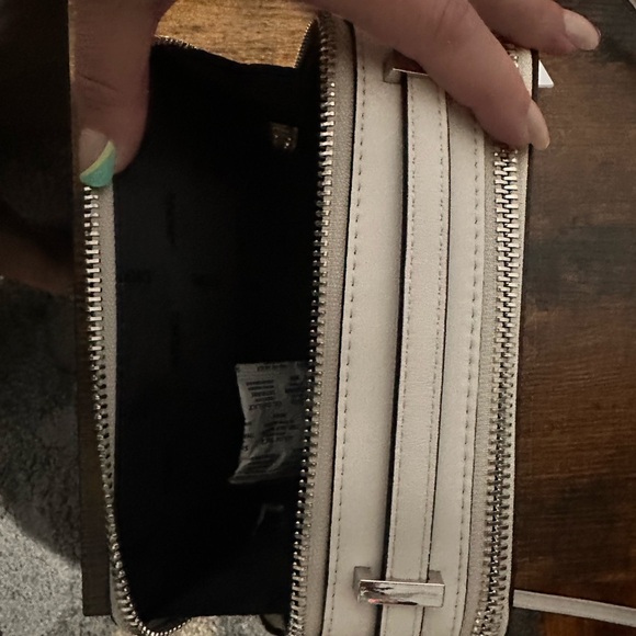 DKNY soft-White leather Carter Camera Bag - Picture 3 of 9